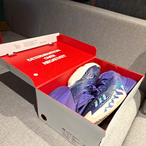 Adidas issue 4 - adidas,